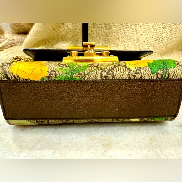 Gucci GG Supreme Padlock Small - Picture 9 of 16